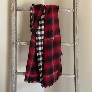 Eddie Bauer scarf.  2 sided and classic.  Worn twice, excellent condition!